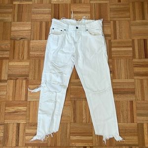 White distressed jeans